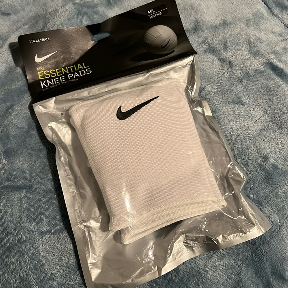 White Nike Kneepads